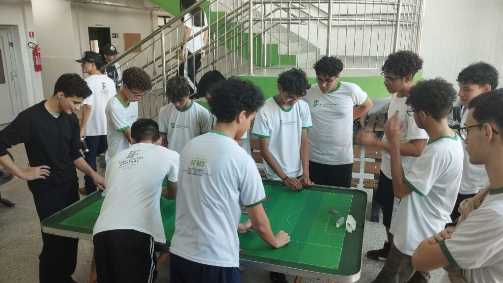 Parceria ensina futebol de mesa a alunos do IFMS em Campo Grande