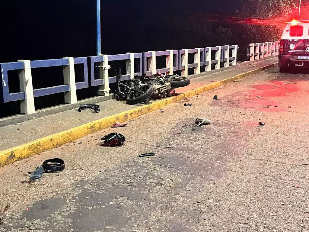 GM Blazer despenca de ponte no Pantanal depois de colidir com moto; motorista morre