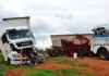 Cabine de carreta é arrancada após colisão em trecho com 'Pare e Siga' em MS