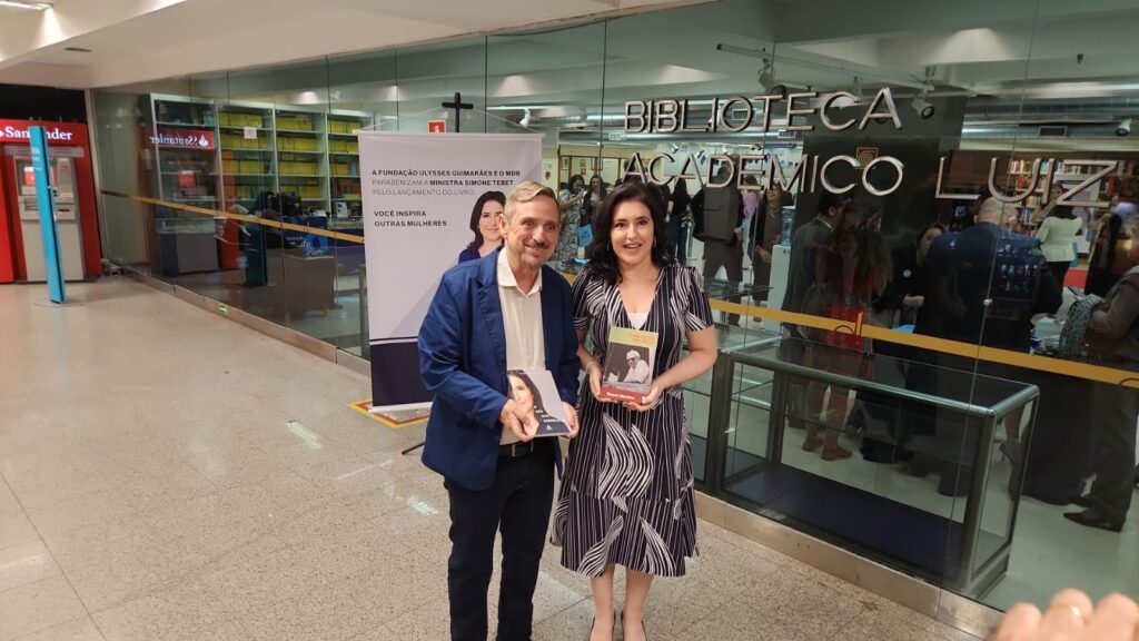 Simone Tebet e Bosco Martins lançam livros em Brasília e ministra destaca 'esquina da sensibilidade'