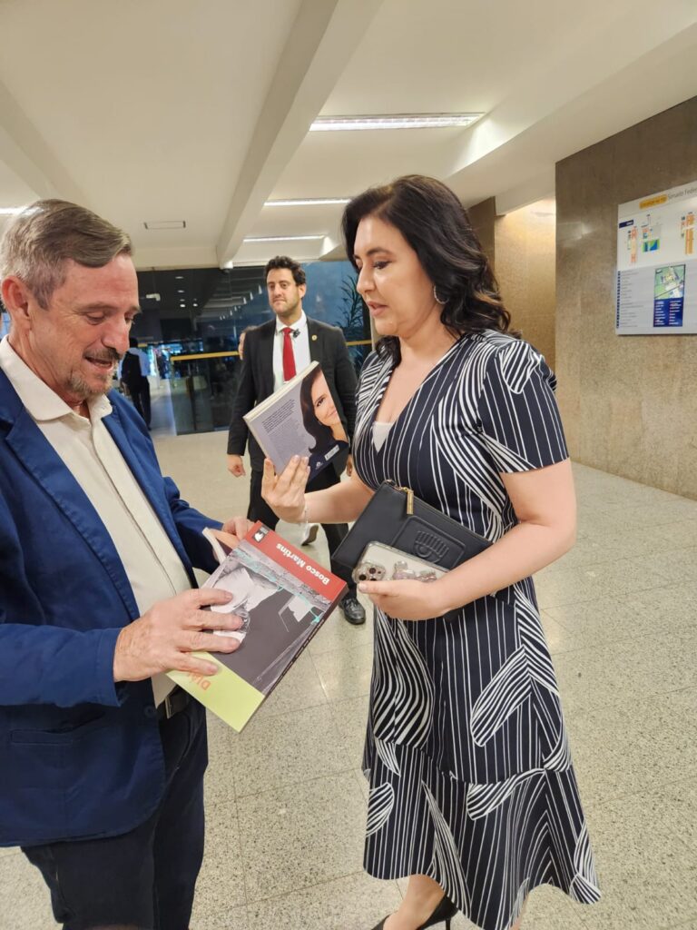 Simone Tebet e Bosco Martins lançam livros em Brasília e ministra destaca 'esquina da sensibilidade'