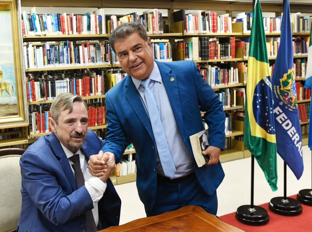 Simone Tebet e Bosco Martins lançam livros em Brasília e ministra destaca 'esquina da sensibilidade'