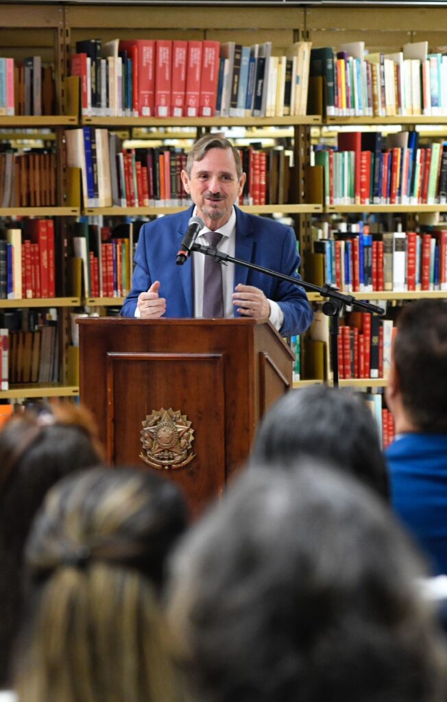 Simone Tebet e Bosco Martins lançam livros em Brasília e ministra destaca 'esquina da sensibilidade'