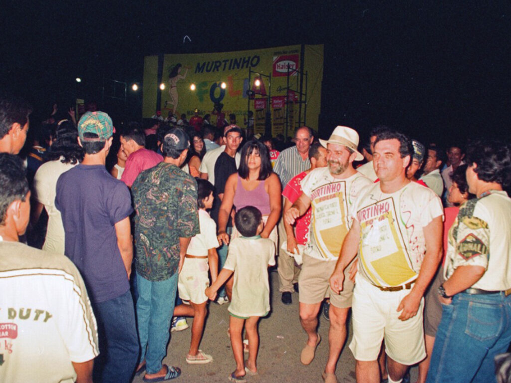 Zeca e Gilda presentearam Lula com fotos do carnaval de 1997, em Porto Murtinho