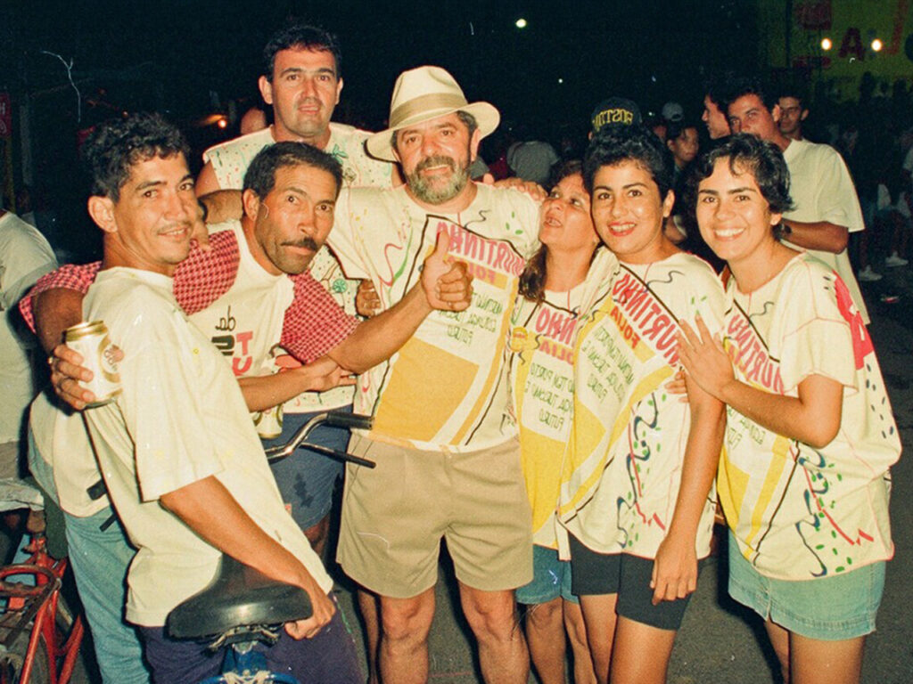 Zeca e Gilda presentearam Lula com fotos do carnaval de 1997, em Porto Murtinho