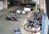 MS: motociclista colide em carro estacionado e leva mais dois com ele; assista